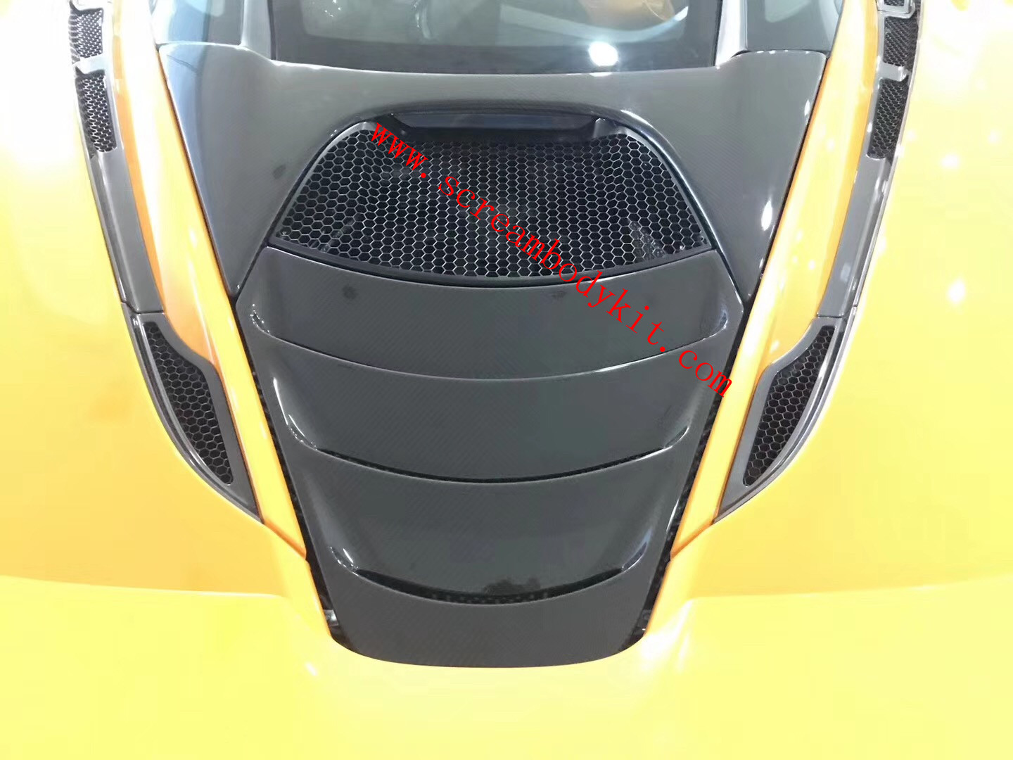 McLaren 720S dry carbon fiber engine cover